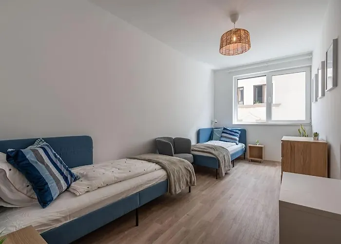 Big Condo With Garage & Balcony & Ac & Lift