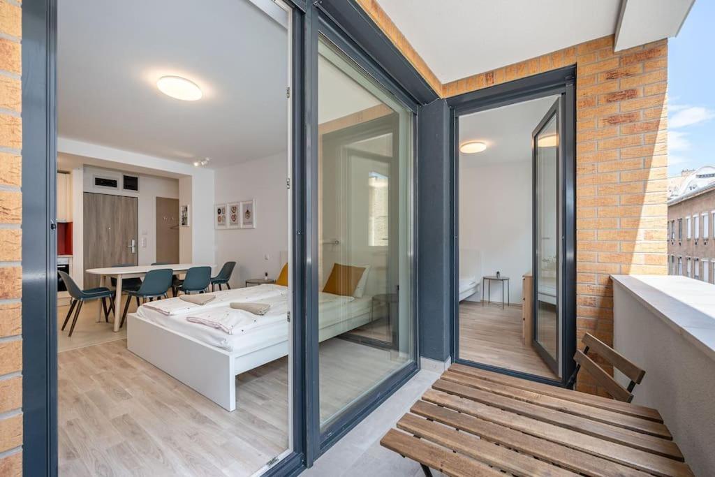 Big With Garage & Balcony & Ac & Lift Appartement Budapest