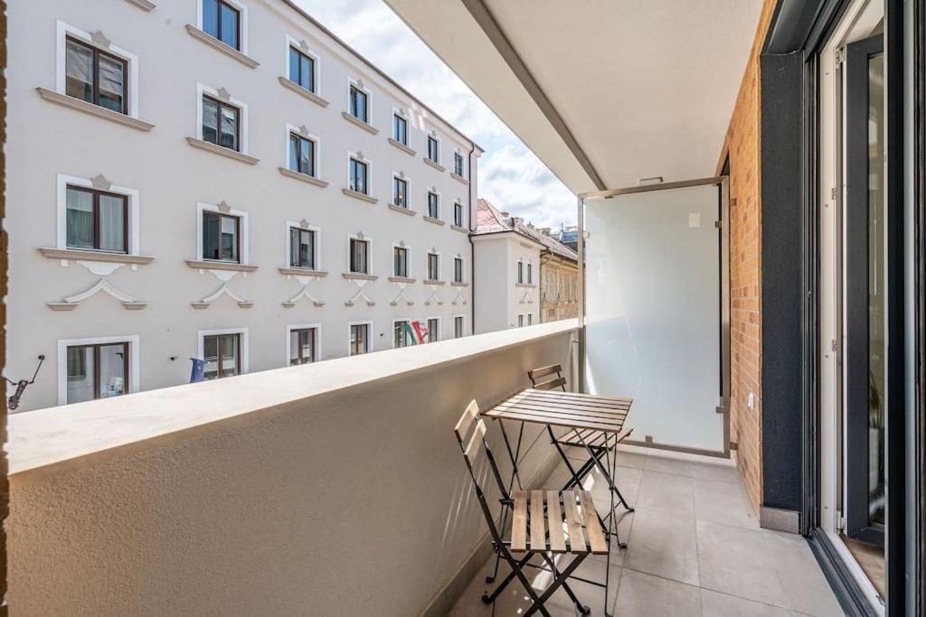 Big With Garage & Balcony & Ac & Lift * Budapest