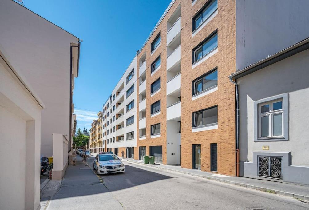 Big With Garage & Balcony & Ac & Lift Appartement Budapest